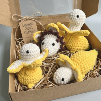 Handmade banana dinosaur crochet plush set of 4 in gift box, soft amigurumi stuffed animals