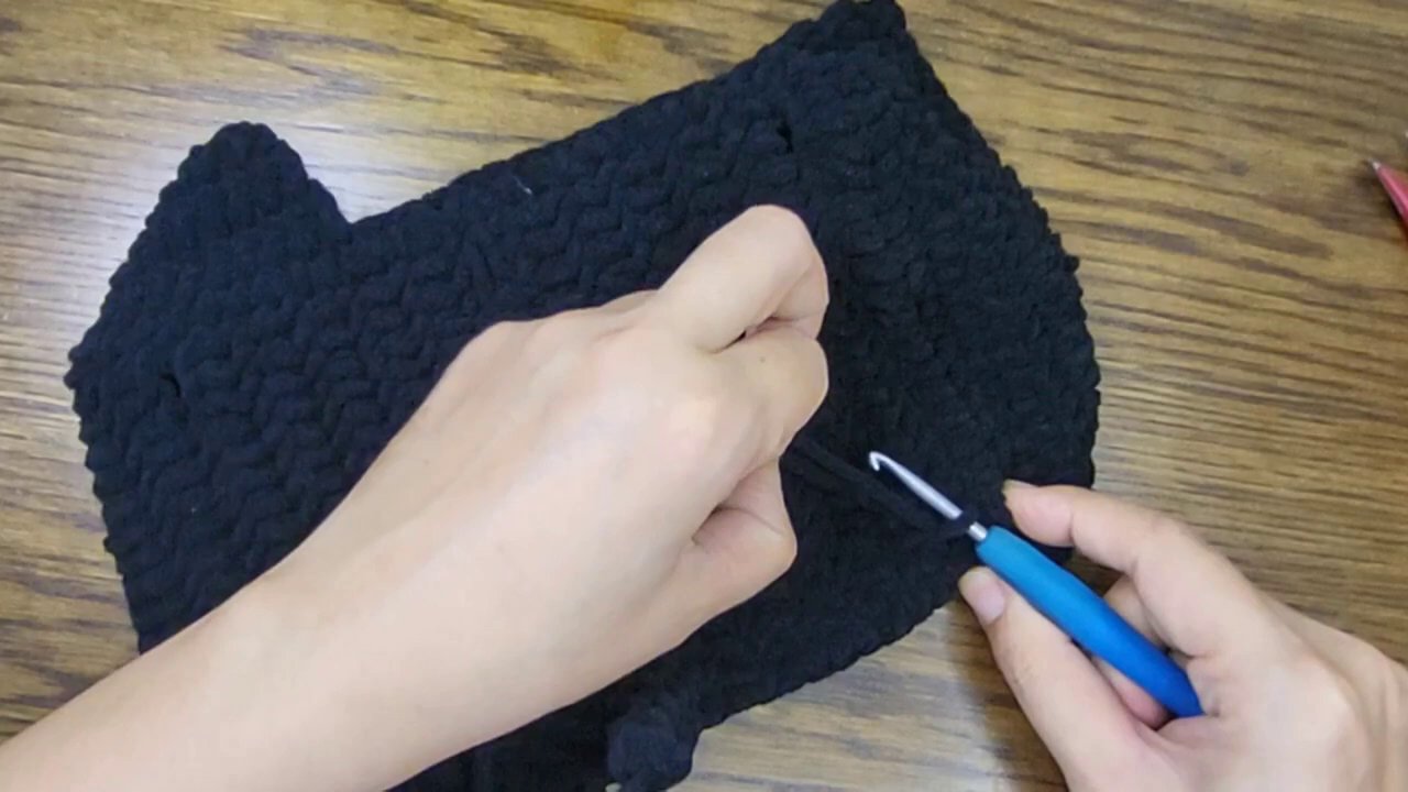 Crafting Comfort: A Step-by-Step Guide to Crocheting Your Own Bicycle Seat Post Cover 4 A detailed view showing the fingers deftly pulling a loop of yarn through an existing stitch.