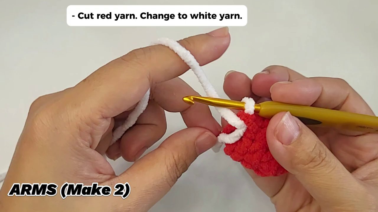 Craft a Festive Snowman Couple: A Cozy Crochet Tutorial for the Holidays 8 The final, charming image of the completed snowman couple, wearing their hats with pompoms, showcasing all the assembled details in a festive display.